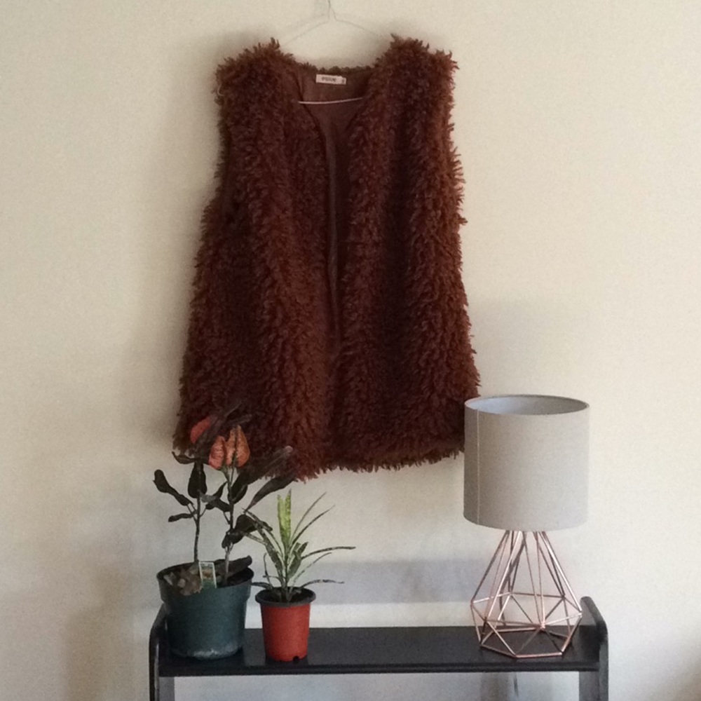 Essue faux fur vest
